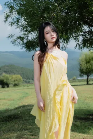 [Cosplay]角色扮演 户外 黄色 吊带裙 绿茵 年年