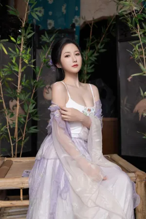 [XR]秀人内购 大尺度 私拍 流出 紫色 汉服 蝴蝶 鱼子酱Fish