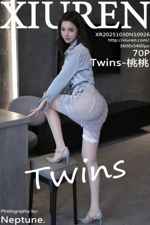 [XiuRen]秀人网 2025.10.30 No.10926 浅色 连衣短裙 诱人白色丝袜 Twins-桃桃