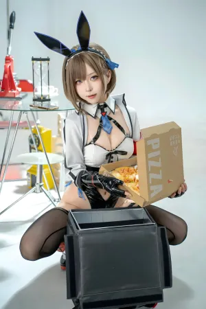 [Cosplay]角色扮演 歪萌舍 外卖兔女郎 小葵 矢量鱼