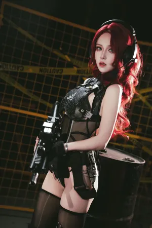 [Cosplay]角色扮演 明日方舟 史尔特尔 得体社战术风 双木扶苏