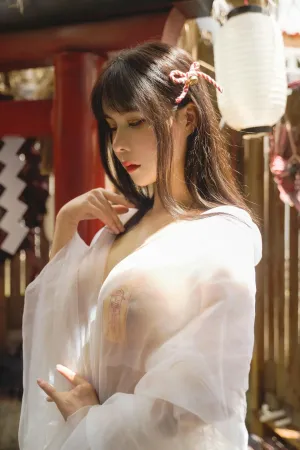 [Cosplay]角色扮演 神社符纸巫女 亚马逊鲶鱼